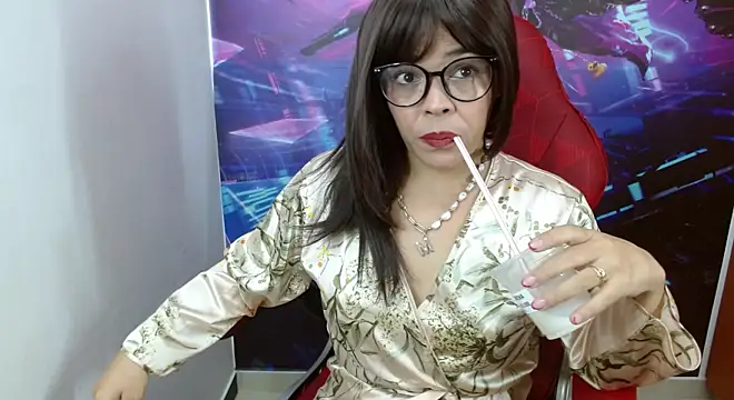 Snapshot of Abril_Beltran_ chatting on 02-09-25, 03:12 Abril Beltran  online show from 02-09-25, 03:12