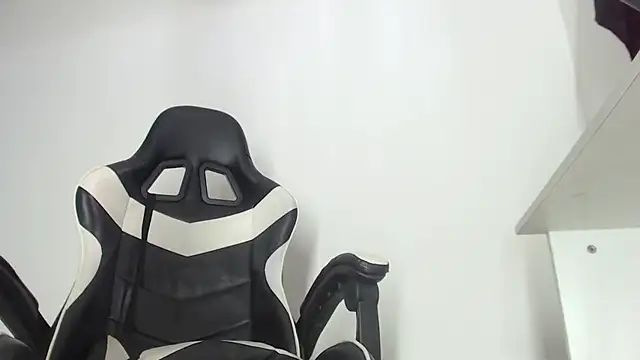 Snapshot of Camila_Darks chatting on 12-03-24, 09:39 Camila Darks online show from 12-03-24, 09:39