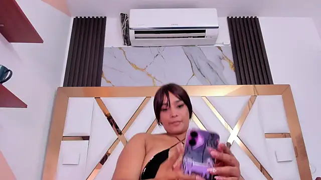 Snapshot of KonnySumer chatting on 10-17-25, 12:07 KonnySumer online show from 10-17-25, 12:07