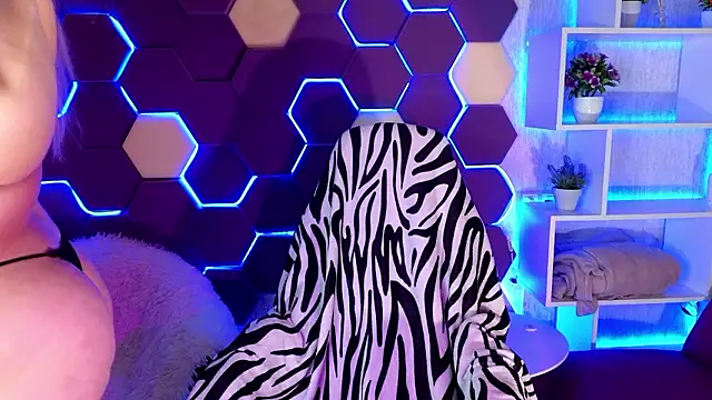 Snapshot of DjennaPalme chatting on 12-05-24, 02:04 DjennaPalme online show from 12-05-24, 02:04