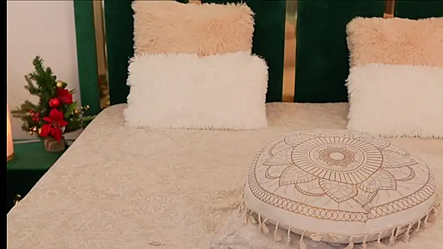 XeniaBlu online show from 12-16-25, 12:20