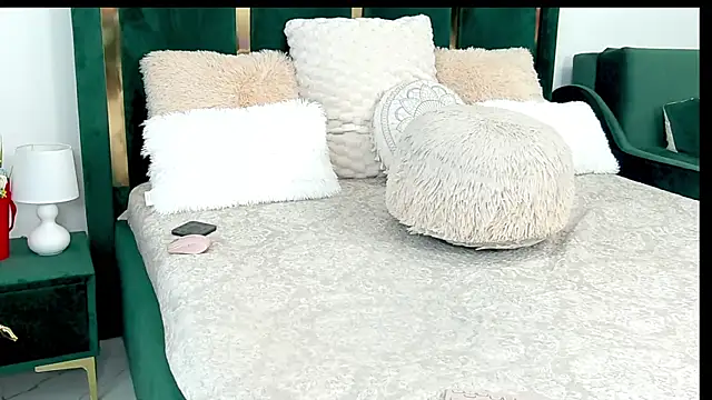 Snapshot of XeniaBlu chatting on 10-06-25, 12:17 XeniaBlu online show from 10-06-25, 12:17