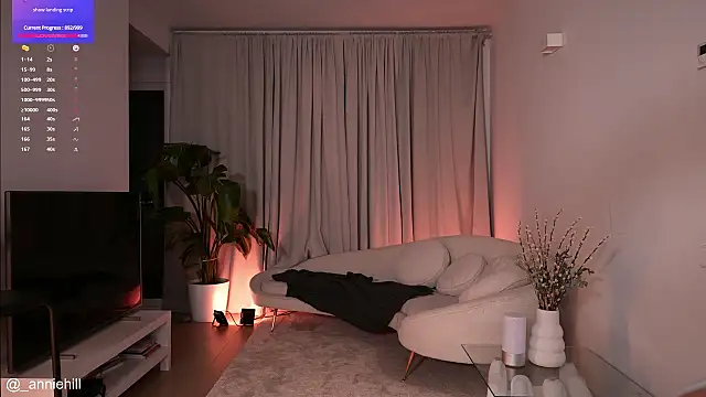 Snapshot of anniehillofficial chatting on 01-28-25, 11:17 anniehillofficial online show from 01-28-25, 11:17