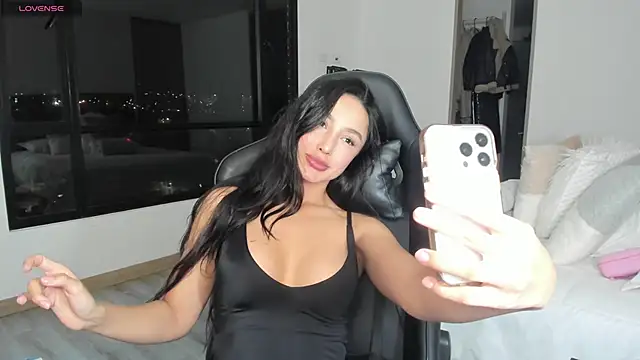 EvaMoet online show from 03-03-25, 01:49