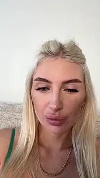 Mia Roxie online show from 11-06-25, 03:32