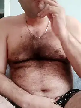 Snapshot of fraud705 chatting on 09-29-25, 07:04 fraud705 online show from 09-29-25, 07:04