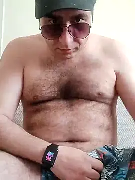 Snapshot of fraud705 chatting on 02-26-25, 01:32 fraud705 online show from 02-26-25, 01:32