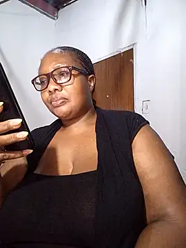 Snapshot of YELLOW_BONE chatting on 10-03-25, 10:22 YELLOW BONE online show from 10-03-25, 10:22