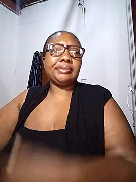 Snapshot of YELLOW_BONE chatting on 10-10-25, 12:22 YELLOW BONE online show from 10-10-25, 12:22