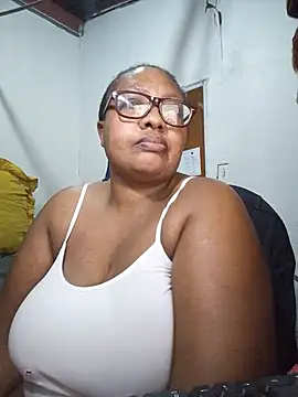 Snapshot of YELLOW_BONE chatting on 07-07-26, 09:18 YELLOW BONE online show from 07-07-26, 09:18