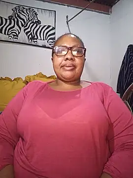 Snapshot of YELLOW_BONE chatting on 06-20-26, 08:03 YELLOW BONE online show from 06-20-26, 08:03