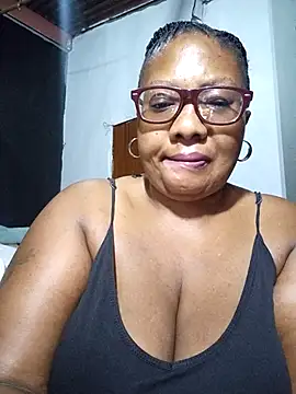 Snapshot of YELLOW_BONE chatting on 02-25-25, 12:47 YELLOW BONE online show from 02-25-25, 12:47