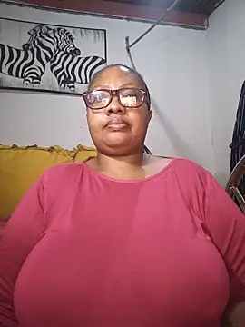 Snapshot of YELLOW_BONE chatting on 06-18-26, 08:25 YELLOW BONE online show from 06-18-26, 08:25
