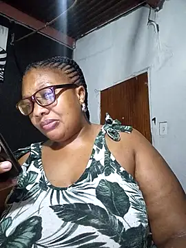 Snapshot of YELLOW_BONE chatting on 02-22-25, 12:38 YELLOW BONE online show from 02-22-25, 12:38