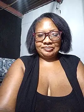 Snapshot of YELLOW_BONE chatting on 02-07-25, 12:42 YELLOW BONE online show from 02-07-25, 12:42
