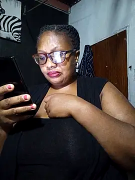Snapshot of YELLOW_BONE chatting on 03-16-25, 07:17 YELLOW BONE online show from 03-16-25, 07:17