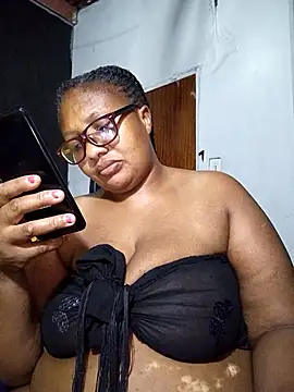 Snapshot of YELLOW_BONE chatting on 03-20-25, 05:13 YELLOW BONE online show from 03-20-25, 05:13