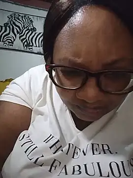Snapshot of YELLOW_BONE chatting on 07-16-26, 09:23 YELLOW BONE online show from 07-16-26, 09:23