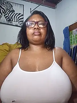 Snapshot of YELLOW_BONE chatting on 06-14-26, 07:48 YELLOW BONE online show from 06-14-26, 07:48