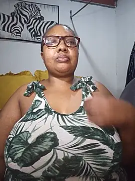 Snapshot of YELLOW_BONE chatting on 06-27-26, 08:59 YELLOW BONE online show from 06-27-26, 08:59