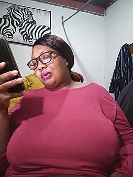 Snapshot of YELLOW_BONE chatting on 07-05-26, 07:43 YELLOW BONE online show from 07-05-26, 07:43