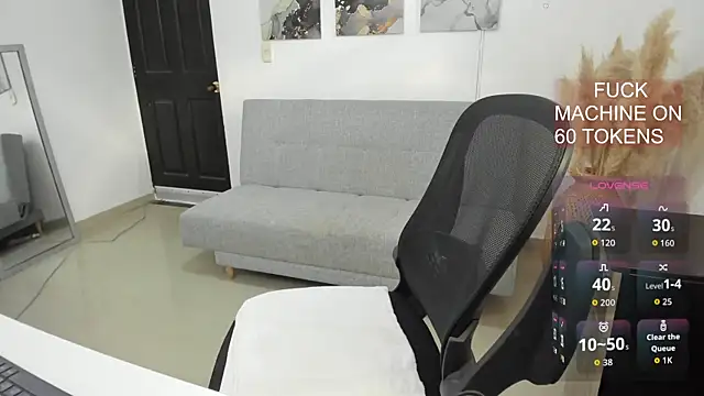 Snapshot of Valentina_____ chatting on 12-13-25, 08:04 Valentina online show from 12-13-25, 08:04