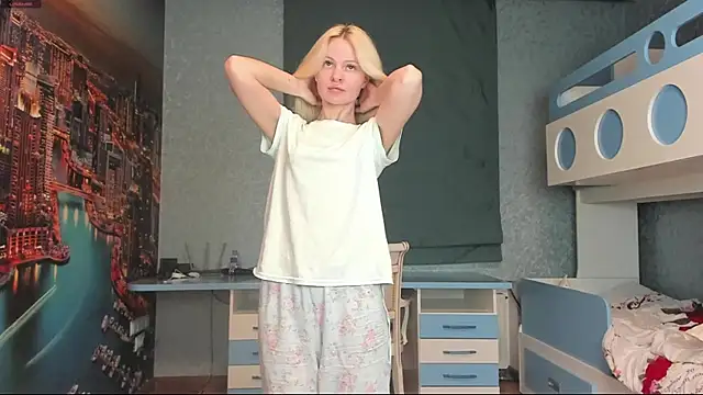 Snapshot of Masha_2002 chatting on 04-24-26, 06:43 Masha 2002 online show from 04-24-26, 06:43