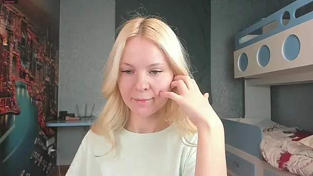Snapshot of Masha_2002 chatting on 04-18-26, 11:05 Masha 2002 online show from 04-18-26, 11:05