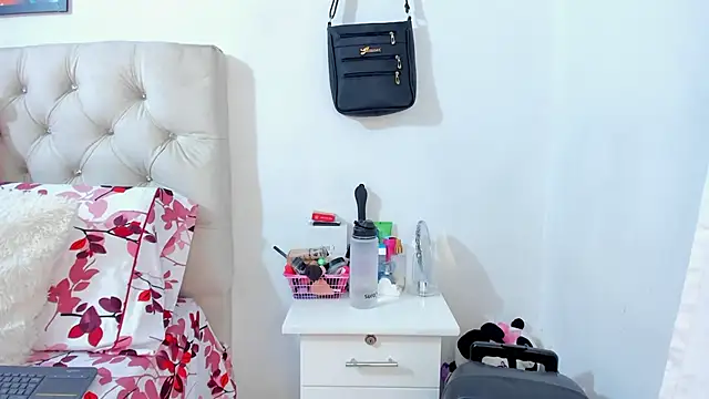 NayaWayne online show from 03-27-26, 05:14