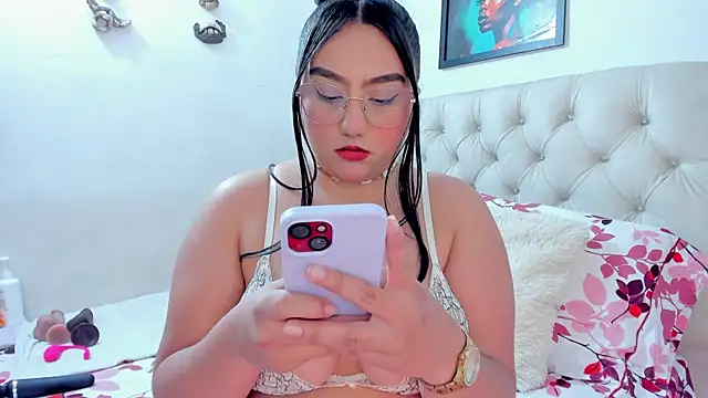 Snapshot of NayaWayne chatting on 10-22-25, 06:40 NayaWayne online show from 10-22-25, 06:40