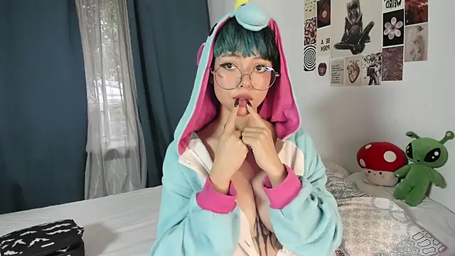 Snapshot of acid_candy_ chatting on 10-27-25, 10:33 acid candy  online show from 10-27-25, 10:33