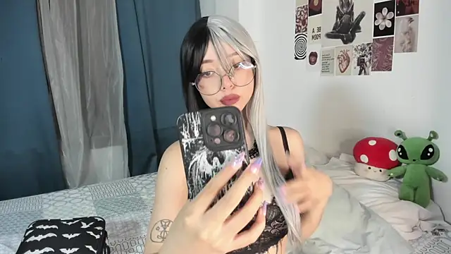 Snapshot of acid_candy_ chatting on 10-04-25, 11:28 acid candy  online show from 10-04-25, 11:28