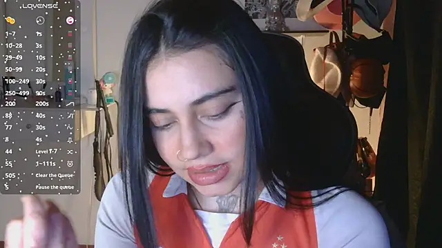 Snapshot of val_bardot chatting on 06-14-26, 12:07 val bardot online show from 06-14-26, 12:07