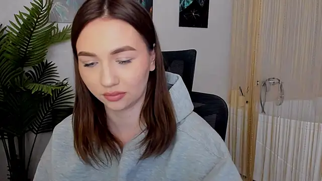 Snapshot of GracefulLook chatting on 02-17-25, 10:38 GracefulLook online show from 02-17-25, 10:38