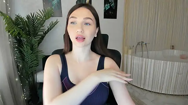 Snapshot of GracefulLook chatting on 03-21-25, 03:44 GracefulLook online show from 03-21-25, 03:44