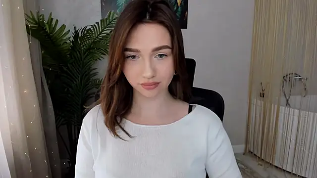 Snapshot of GracefulLook chatting on 02-27-25, 11:28 GracefulLook online show from 02-27-25, 11:28