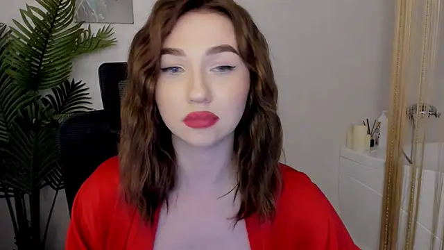 Snapshot of GracefulLook chatting on 02-15-25, 01:42 GracefulLook online show from 02-15-25, 01:42