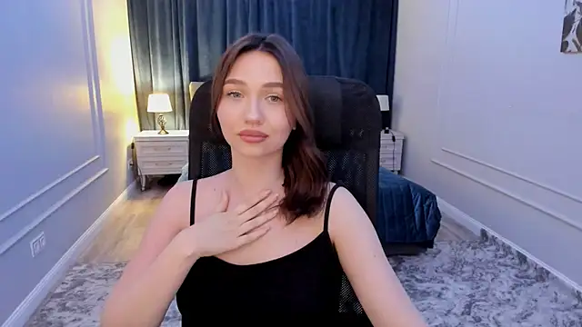 Snapshot of GracefulLook chatting on 03-18-25, 02:40 GracefulLook online show from 03-18-25, 02:40