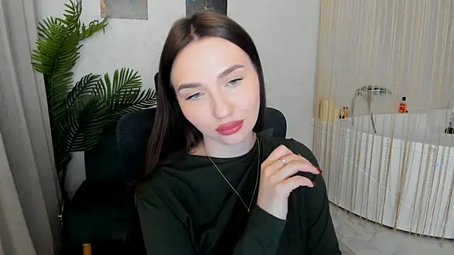 Snapshot of GracefulLook chatting on 11-18-25, 08:12 GracefulLook online show from 11-18-25, 08:12