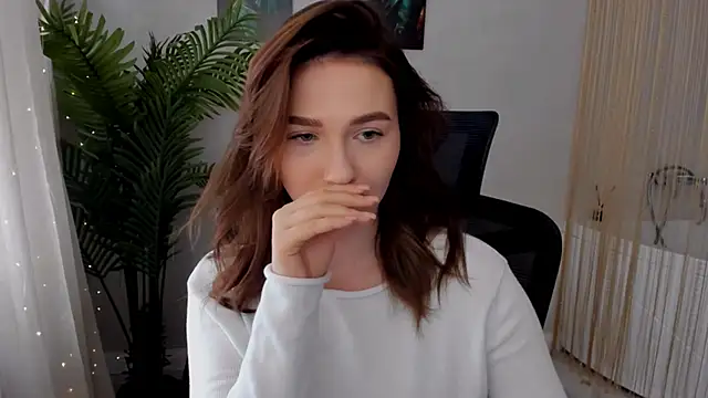 Snapshot of GracefulLook chatting on 02-28-25, 10:09 GracefulLook online show from 02-28-25, 10:09