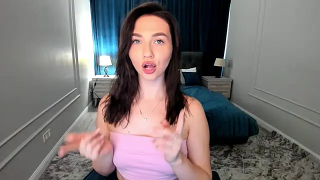 Snapshot of GracefulLook chatting on 09-14-25, 03:40 GracefulLook online show from 09-14-25, 03:40