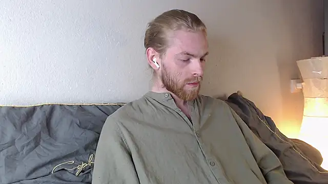 Snapshot of Damien_Bi chatting on 10-24-25, 08:30 Damien Bi online show from 10-24-25, 08:30