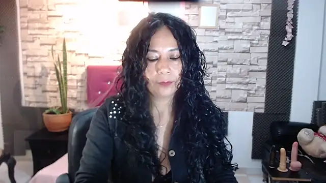 Snapshot of MarianaNight02 chatting on 12-30-24, 11:17 MarianaNight02 online show from 12-30-24, 11:17