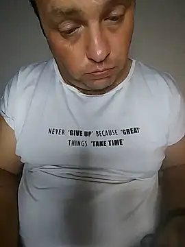 Snapshot of Bury0117 chatting on 10-23-25, 01:48 Bury0117 online show from 10-23-25, 01:48