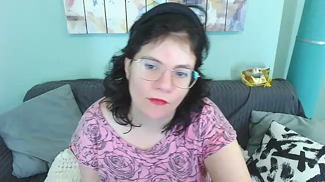 Snapshot of EverlyRays chatting on 01-15-25, 09:56 EverlyRays online show from 01-15-25, 09:56