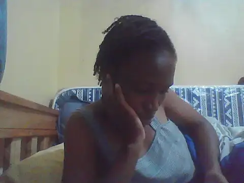 Snapshot of Smillie_prety chatting on 05-11-26, 02:45 Smillie prety online show from 05-11-26, 02:45