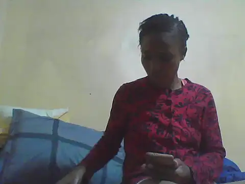 Snapshot of Smillie_prety chatting on 05-18-26, 05:40 Smillie prety online show from 05-18-26, 05:40