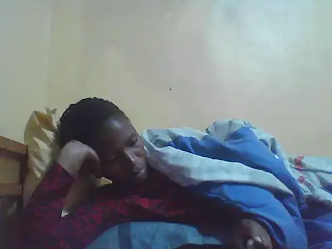 Snapshot of Smillie_prety chatting on 05-19-26, 01:56 Smillie prety online show from 05-19-26, 01:56