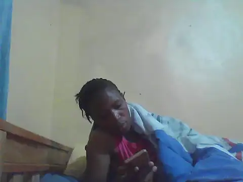 Snapshot of Smillie_prety chatting on 05-17-26, 04:23 Smillie prety online show from 05-17-26, 04:23