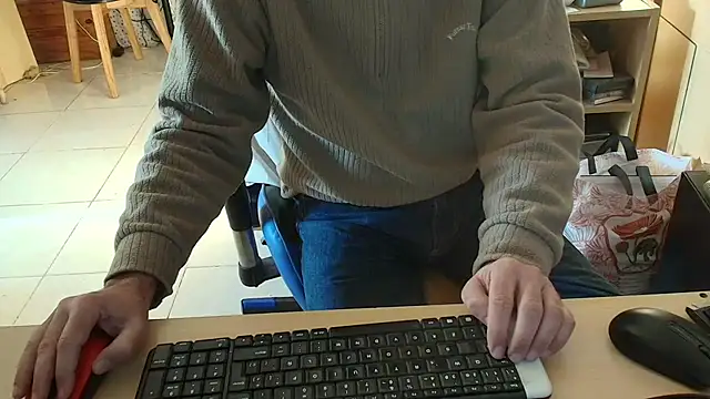 Snapshot of angelgarcia269 chatting on 06-26-26, 12:00 angelgarcia269 online show from 06-26-26, 12:00